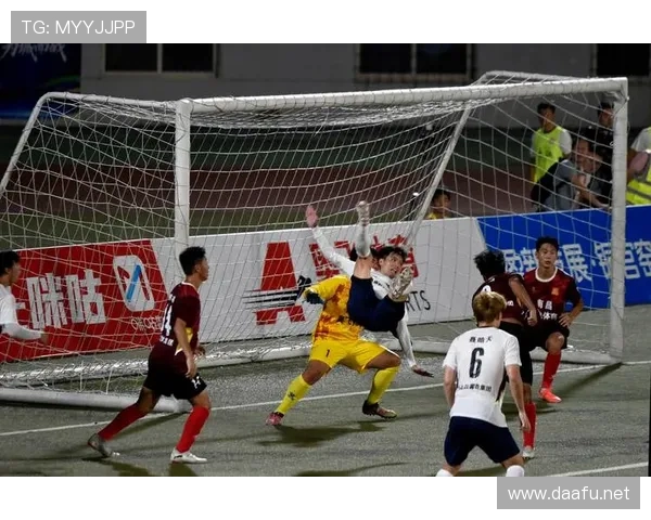 体育赛场跌倒瞬间扶你起身的人是否仍并肩前行在训练与比赛中同行